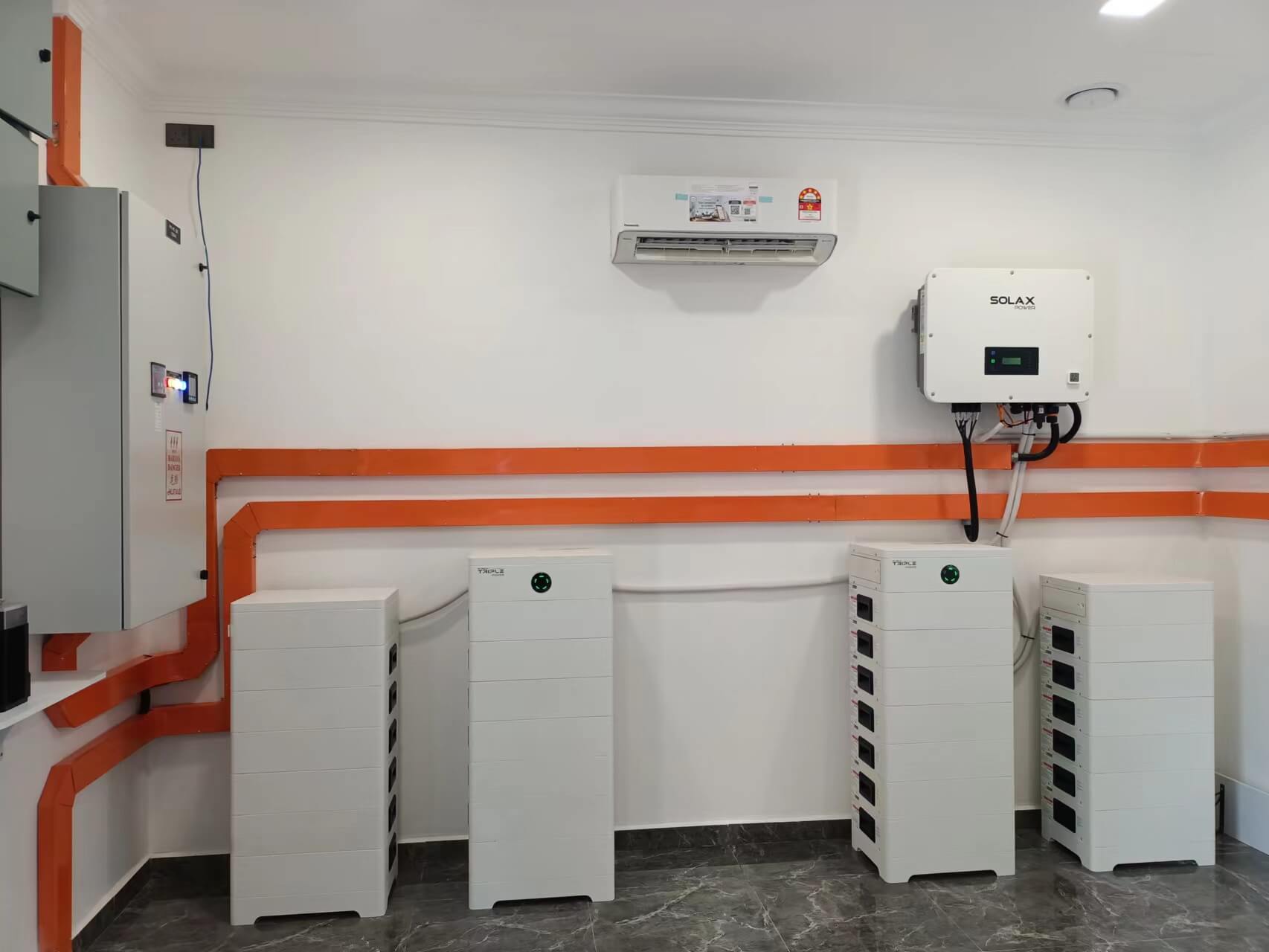 Selangor, Malaysia  85kWp PV System  3 x 20kW Hybrid Inverters (Parallel)  280kWh Battery (3.6kWh x 78pcs) (6).jpg